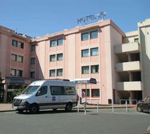 Hotel Kyriad Exterior
