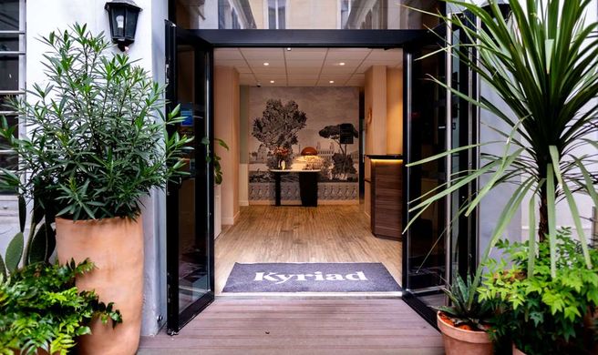 Kyriad Paris 10 canal Saint Martin Exterior