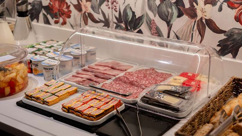 <b>Kyriad Paris 10 canal Saint Martin Restaurant</b>. Images powered by <a href="https://iceportal.shijigroup.com/" title="IcePortal" target="_blank">IcePortal</a>.