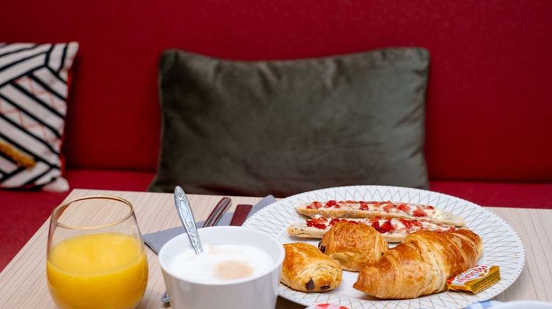 <b>Kyriad Paris 10 canal Saint Martin Restaurant</b>. Images powered by <a href="https://iceportal.shijigroup.com/" title="IcePortal" target="_blank">IcePortal</a>.