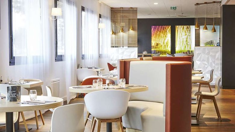 <b>Kyriad Paris Ouest Bezons La Defense Restaurant</b>. Images powered by <a href="https://iceportal.shijigroup.com/" title="IcePortal" target="_blank">IcePortal</a>.