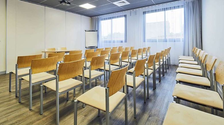 <b>Kyriad Paris Ouest Bezons La Defense Meeting</b>. Images powered by <a href="https://iceportal.shijigroup.com/" title="IcePortal" target="_blank">IcePortal</a>.