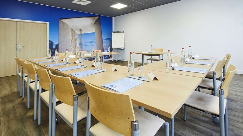 <b>Kyriad Paris Ouest Bezons La Defense Meeting</b>. Images powered by <a href="https://iceportal.shijigroup.com/" title="IcePortal" target="_blank">IcePortal</a>.
