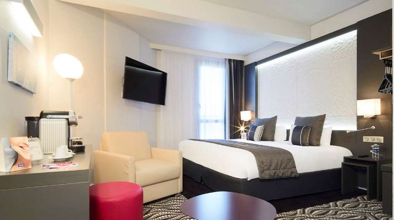 <b>Kyriad Paris Ouest Bezons La Defense Suite</b>. Images powered by <a href="https://iceportal.shijigroup.com/" title="IcePortal" target="_blank">IcePortal</a>.
