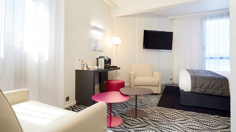 <b>Kyriad Paris Ouest Bezons La Defense Suite</b>. Images powered by <a href="https://iceportal.shijigroup.com/" title="IcePortal" target="_blank">IcePortal</a>.