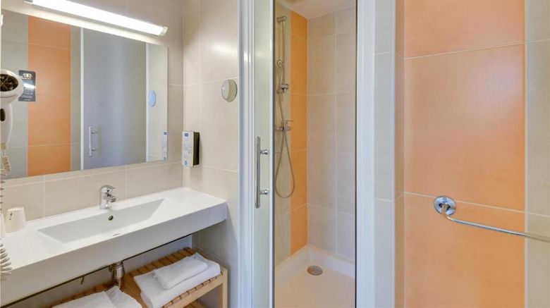 <b>Kyriad Perpignan Sud Suite</b>. Images powered by <a href="https://iceportal.shijigroup.com/" title="IcePortal" target="_blank">IcePortal</a>.