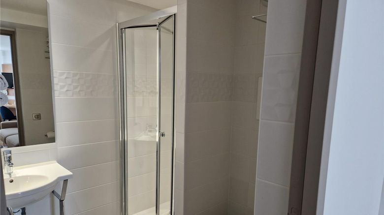 <b>Hotel Kyriad Quimper Sud Suite</b>. Images powered by <a href="https://iceportal.shijigroup.com/" title="IcePortal" target="_blank">IcePortal</a>.