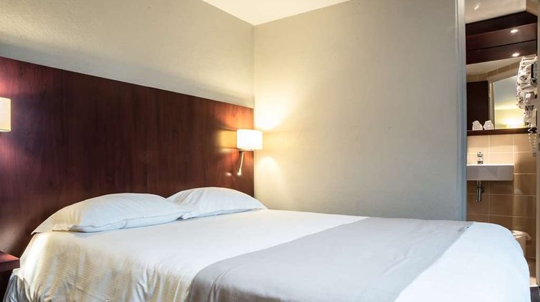 <b>Kyriad Saint Malo Ouest/Dinard Room</b>. Images powered by <a href="https://iceportal.shijigroup.com/" title="IcePortal" target="_blank">IcePortal</a>.
