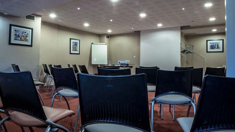 <b>Kyriad Saint Malo Ouest/Dinard Meeting</b>. Images powered by <a href="https://iceportal.shijigroup.com/" title="IcePortal" target="_blank">IcePortal</a>.