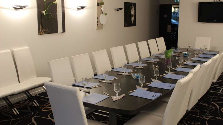 <b>Hotel Kyriad Saint Quentin en Yvelines Meeting</b>. Images powered by <a href="https://iceportal.shijigroup.com/" title="IcePortal" target="_blank">IcePortal</a>.