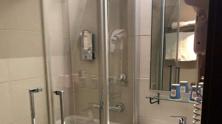 <b>Hotel Kyriad Saint Quentin en Yvelines Room</b>. Images powered by <a href="https://iceportal.shijigroup.com/" title="IcePortal" target="_blank">IcePortal</a>.