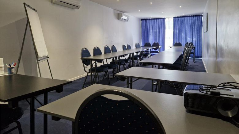 <b>Kyriad Saumur Centre Meeting</b>. Images powered by <a href="https://iceportal.shijigroup.com/" title="IcePortal" target="_blank">IcePortal</a>.
