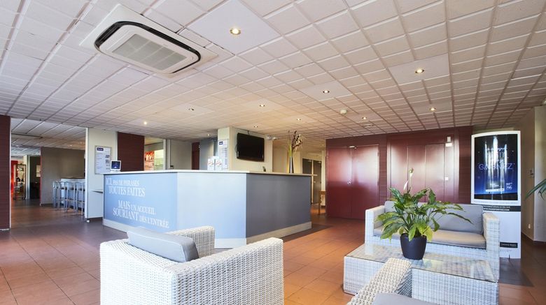 <b>Hotel Kyriad Toulon Est-La Garde Lobby</b>. Images powered by <a href="https://iceportal.shijigroup.com/" title="IcePortal" target="_blank">IcePortal</a>.