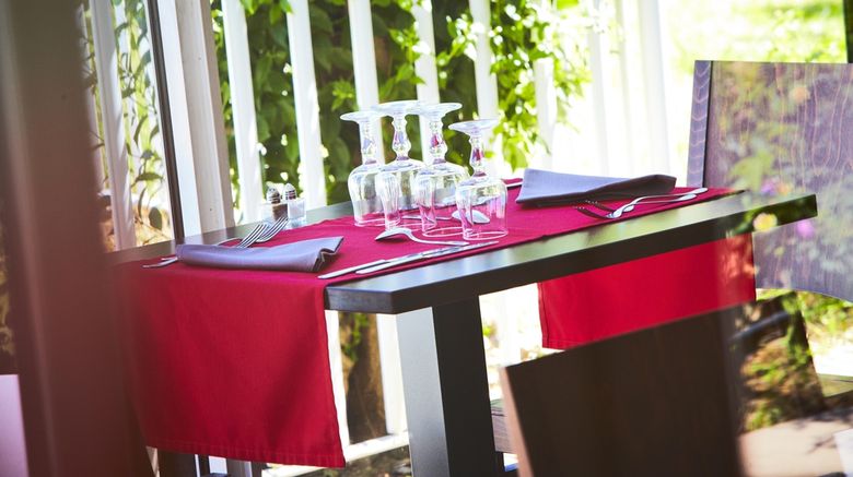 <b>Hotel Kyriad Toulon Est-La Garde Restaurant</b>. Images powered by <a href="https://iceportal.shijigroup.com/" title="IcePortal" target="_blank">IcePortal</a>.