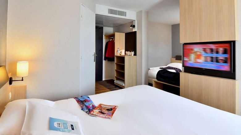 <b>Kyriad Tours Sud Room</b>. Images powered by <a href="https://iceportal.shijigroup.com/" title="IcePortal" target="_blank">IcePortal</a>.