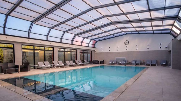 Kyriad Prestige Lyon Saint Priest Pool