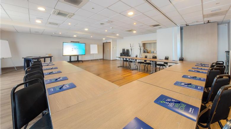 <b>Campanille Montpellier Ouest Croix Meeting</b>. Images powered by <a href="https://iceportal.shijigroup.com/" title="IcePortal" target="_blank">IcePortal</a>.
