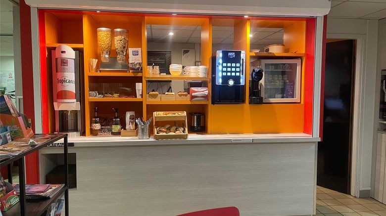 <b>Premiere Classe Angers Sud-Les Ponts DeC Restaurant</b>. Images powered by <a href="https://iceportal.shijigroup.com/" title="IcePortal" target="_blank">IcePortal</a>.