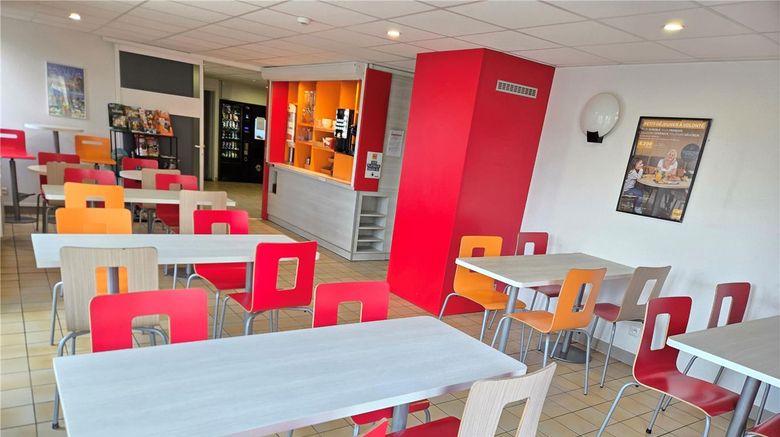 <b>Premiere Classe Angers Sud-Les Ponts DeC Restaurant</b>. Images powered by <a href="https://iceportal.shijigroup.com/" title="IcePortal" target="_blank">IcePortal</a>.
