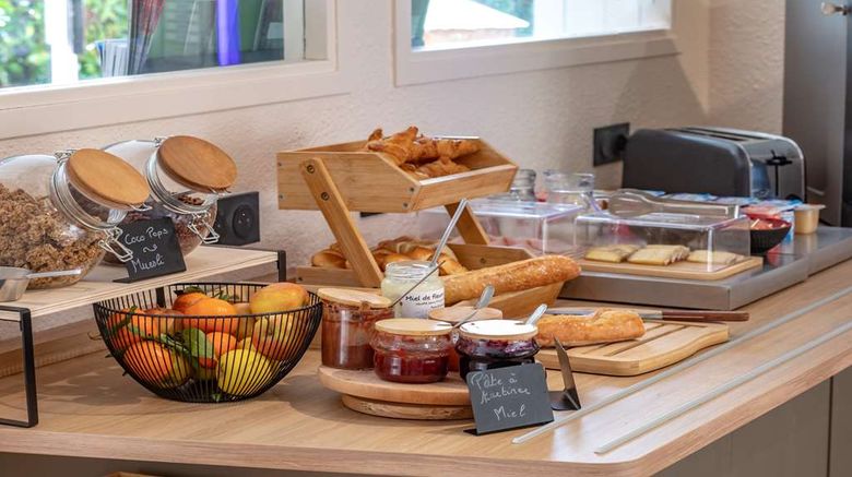 <b>Premiere Classe Annecy Sud-Cran Grevrier Restaurant</b>. Images powered by <a href="https://iceportal.shijigroup.com/" title="IcePortal" target="_blank">IcePortal</a>.