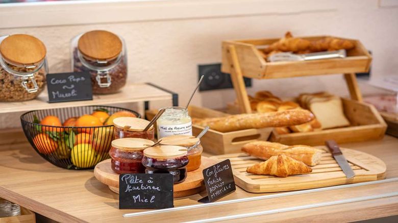<b>Premiere Classe Annecy Sud-Cran Grevrier Restaurant</b>. Images powered by <a href="https://iceportal.shijigroup.com/" title="IcePortal" target="_blank">IcePortal</a>.