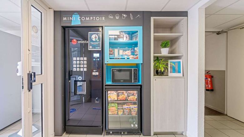 <b>Kyriad Direct Annemasse-Geneve Lobby</b>. Images powered by <a href="https://iceportal.shijigroup.com/" title="IcePortal" target="_blank">IcePortal</a>.