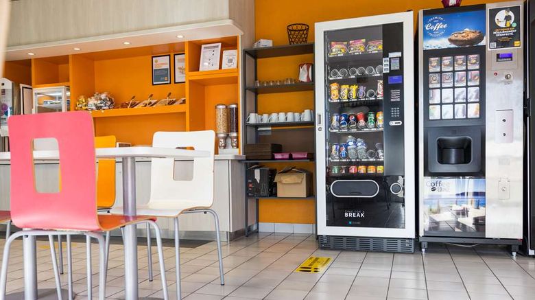 <b>Premiere Classe Cherbourg Tourlaville Restaurant</b>. Images powered by <a href="https://iceportal.shijigroup.com/" title="IcePortal" target="_blank">IcePortal</a>.