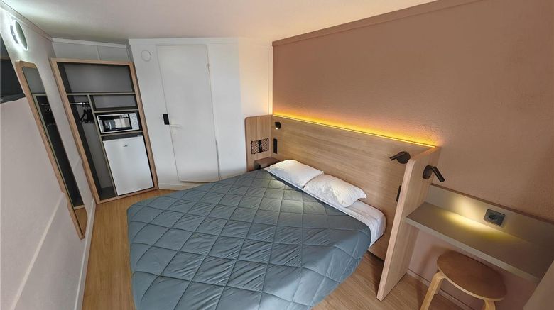 <b>Hotel Premiere Classe Compiegne - Jaux Room</b>. Images powered by <a href="https://iceportal.shijigroup.com/" title="IcePortal" target="_blank">IcePortal</a>.