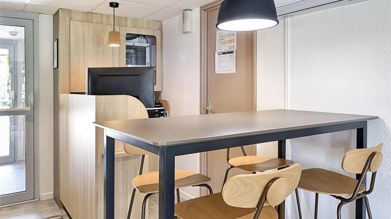 <b>Premiere Classe Dreux Lobby</b>. Images powered by <a href="https://iceportal.shijigroup.com/" title="IcePortal" target="_blank">IcePortal</a>.