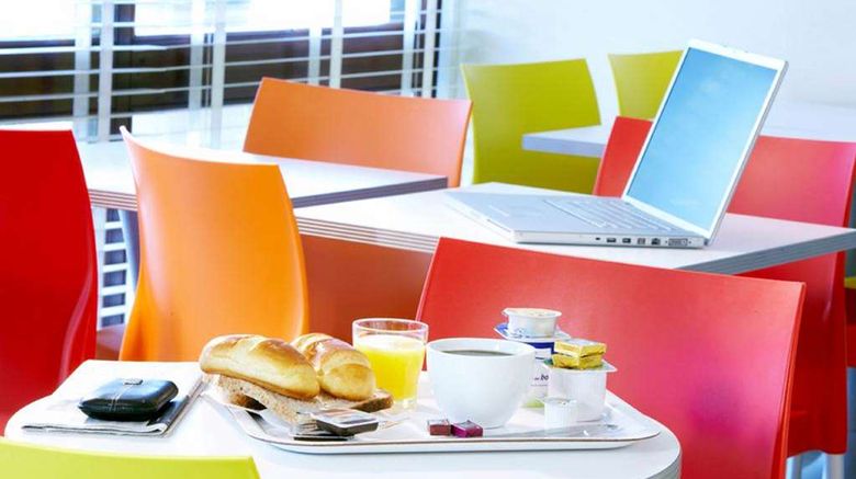 <b>Premiere Classe Dunkerque Est- Armbouts Restaurant</b>. Images powered by <a href="https://iceportal.shijigroup.com/" title="IcePortal" target="_blank">IcePortal</a>.