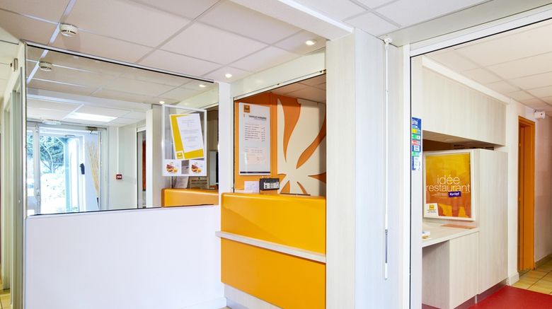 <b>Hotel Premiere Classe Geneve Lobby</b>. Images powered by <a href="https://iceportal.shijigroup.com/" title="IcePortal" target="_blank">IcePortal</a>.