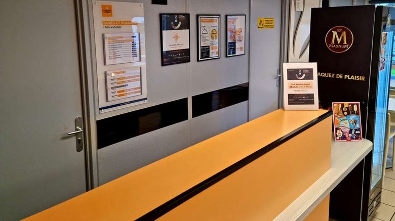 <b>Hotel Premiere Classe Honfleur Lobby</b>. Images powered by <a href="https://iceportal.shijigroup.com/" title="IcePortal" target="_blank">IcePortal</a>.