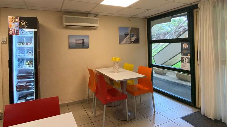 <b>Premiere Classe La Rochelle Sud-Angoulin Restaurant</b>. Images powered by <a href="https://iceportal.shijigroup.com/" title="IcePortal" target="_blank">IcePortal</a>.