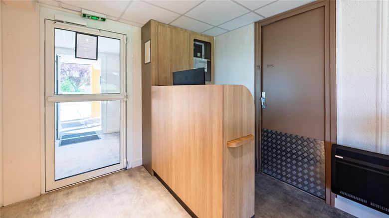 <b>Premiere Classe Lille Nord - Roncq Lobby</b>. Images powered by <a href="https://iceportal.shijigroup.com/" title="IcePortal" target="_blank">IcePortal</a>.
