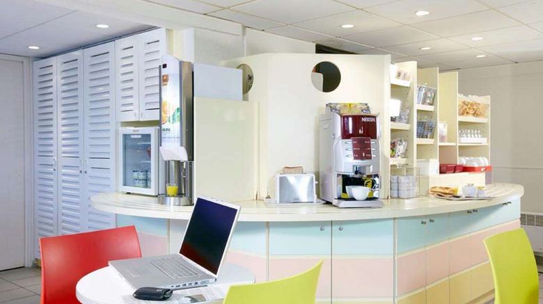 <b>Premiere Classe Lille Ouest - Lomme Restaurant</b>. Images powered by <a href="https://iceportal.shijigroup.com/" title="IcePortal" target="_blank">IcePortal</a>.