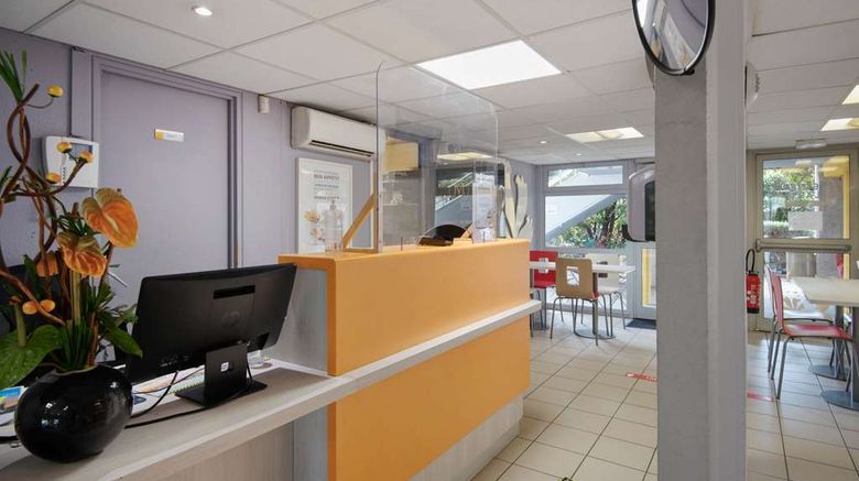 <b>Premiere Classe Lyon Est - Bron Eurexpo Lobby</b>. Images powered by <a href="https://iceportal.shijigroup.com/" title="IcePortal" target="_blank">IcePortal</a>.