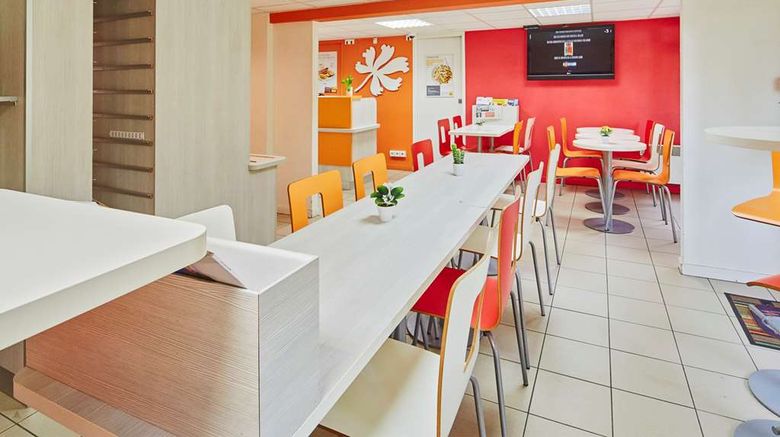 <b>Premiere Classe Melun Senart Restaurant</b>. Images powered by <a href="https://iceportal.shijigroup.com/" title="IcePortal" target="_blank">IcePortal</a>.