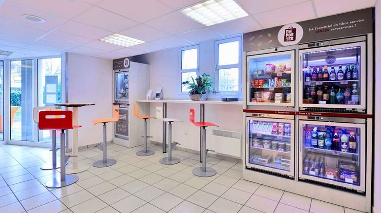 <b>Premiere Classe MLV St Thibault des Vign Lobby</b>. Images powered by <a href="https://iceportal.shijigroup.com/" title="IcePortal" target="_blank">IcePortal</a>.