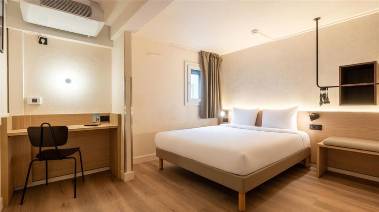 Premiere Classe Montreuil Room