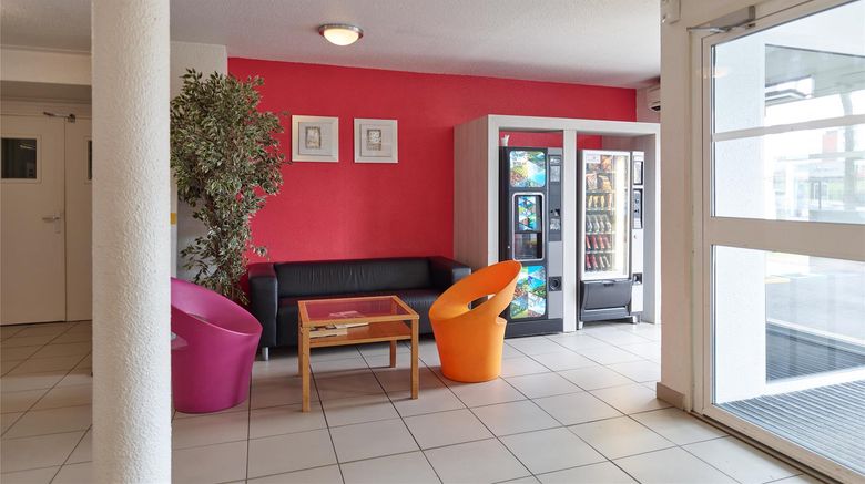 <b>Hotel Premiere Classe Lobby</b>. Images powered by <a href="https://iceportal.shijigroup.com/" title="IcePortal" target="_blank">IcePortal</a>.