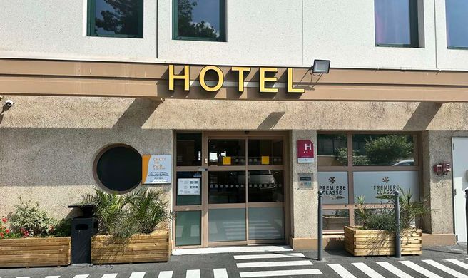 Premiere Classe Barbanniers Hotel Exterior