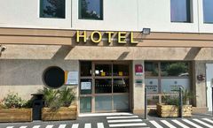 Premiere Classe Barbanniers Hotel