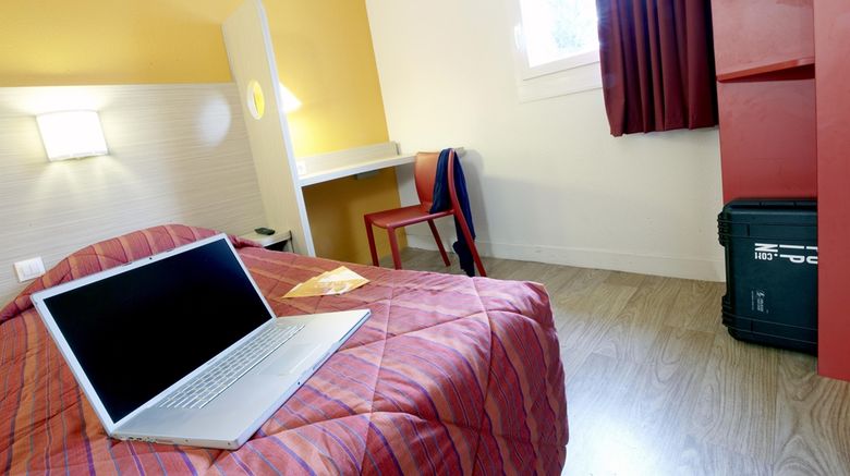 <b>Premiere Classe Pau Est - Bizanos Room</b>. Images powered by <a href="https://iceportal.shijigroup.com/" title="IcePortal" target="_blank">IcePortal</a>.