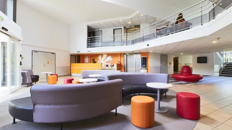 <b>Premiere Classe CDG-Paris Nord 2 Lobby</b>. Images powered by <a href="https://iceportal.shijigroup.com/" title="IcePortal" target="_blank">IcePortal</a>.