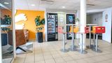 <b>Premiere Classe Roissy-Le Mesnil Amelot Lobby</b>. Images powered by <a href="https://iceportal.shijigroup.com/" title="IcePortal" target="_blank">IcePortal</a>.