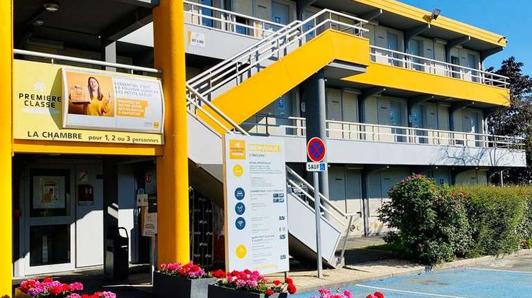 Hotel Premiere Classe St Quentin Exterior
