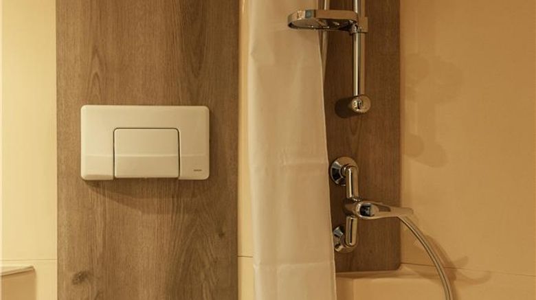 <b>Premiere Classe Toulon-La Seyne Sur Mer Suite</b>. Images powered by <a href="https://iceportal.shijigroup.com/" title="IcePortal" target="_blank">IcePortal</a>.