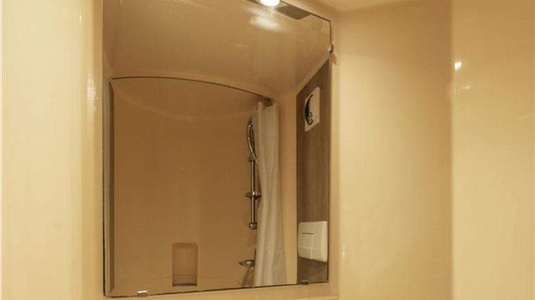 <b>Premiere Classe Toulon-La Seyne Sur Mer Suite</b>. Images powered by <a href="https://iceportal.shijigroup.com/" title="IcePortal" target="_blank">IcePortal</a>.