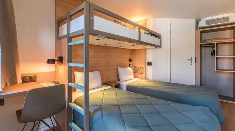 <b>Premiere Classe Hotel St Cyr l'Ecole Room</b>. Images powered by <a href="https://iceportal.shijigroup.com/" title="IcePortal" target="_blank">IcePortal</a>.