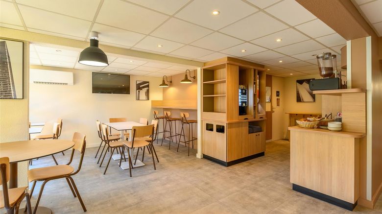 <b>Premiere Classe Hotel St Cyr l'Ecole Restaurant</b>. Images powered by <a href="https://iceportal.shijigroup.com/" title="IcePortal" target="_blank">IcePortal</a>.